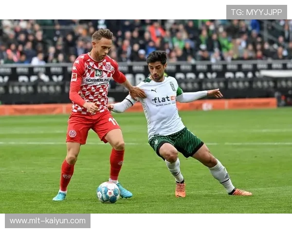 美因茨对阵门兴，保级大战半场战况胶着