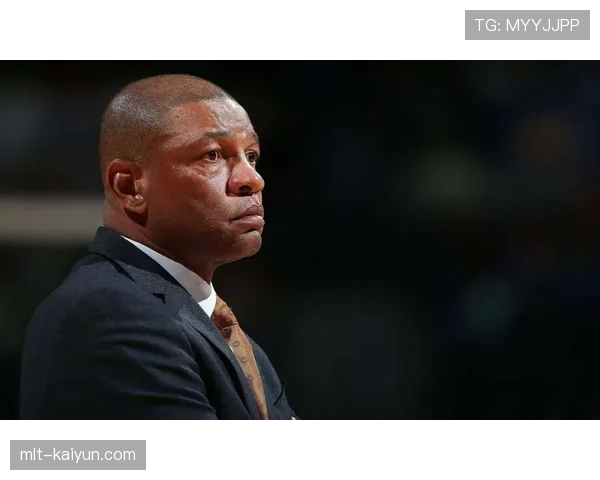 密尔沃基雄鹿队宣布解雇主教练道格·里弗斯，助教临时接任至赛季结束